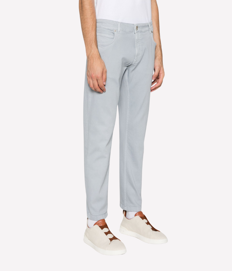 Eleventy light blue 5-pocket denim pants with a slim fit, featuring belt loops, classic five-pocket design, and front button and zip fastening.