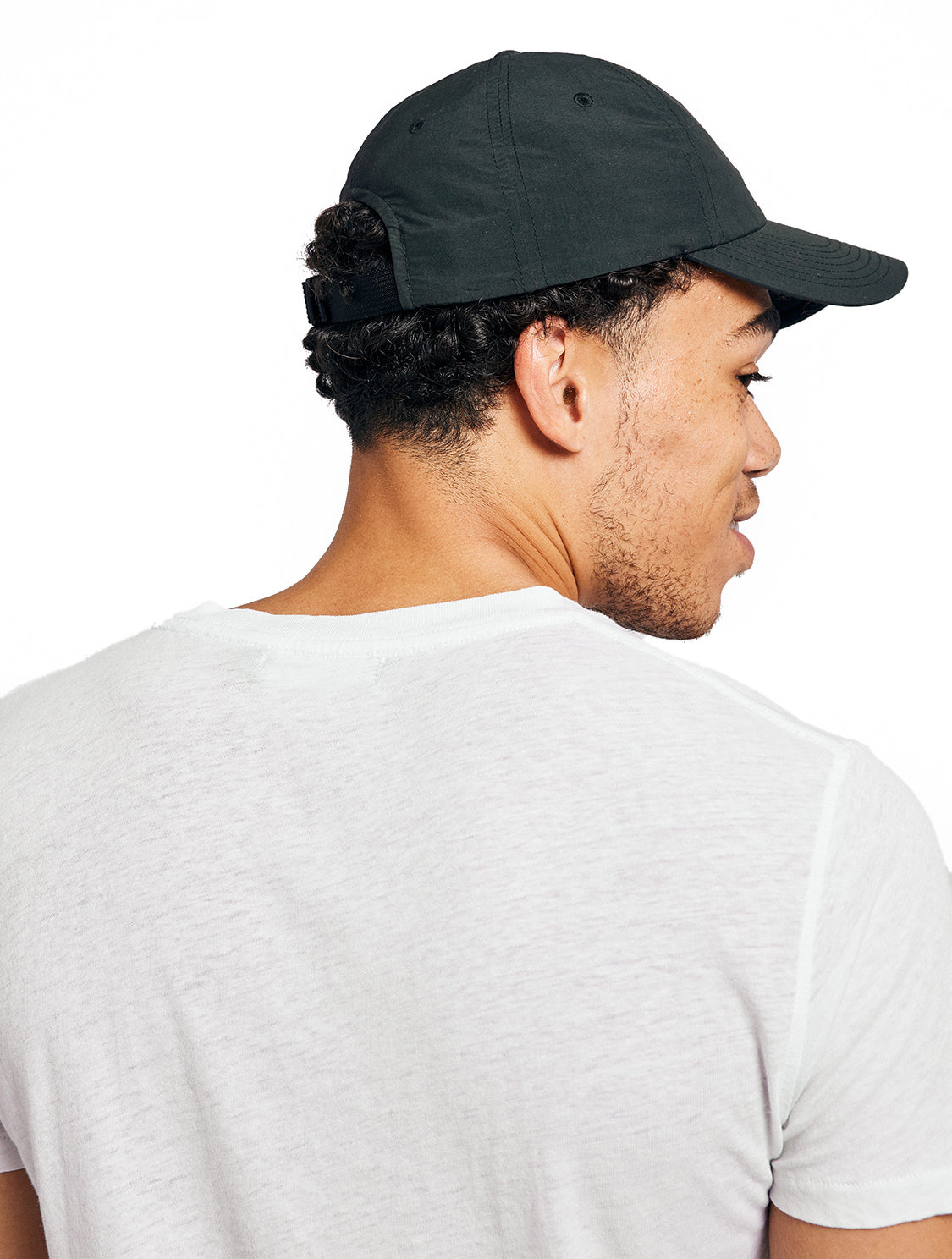 Side profile of the Frescobol Carioca Artur Beach Cap, showcasing its sleek design and durable, wear-resistant material for all-day summer use.