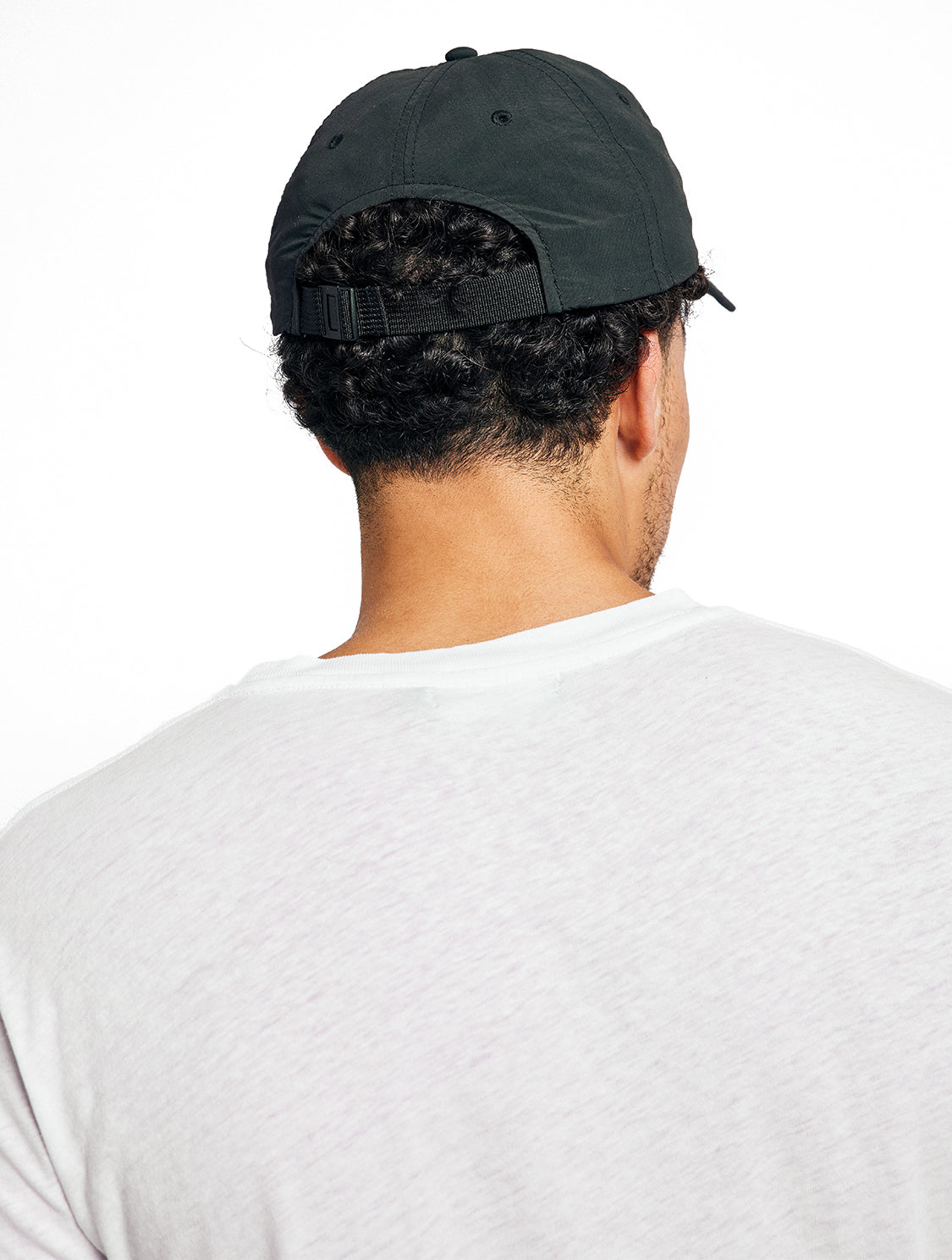 Back view of the Frescobol Carioca Artur Beach Cap, highlighting the adjustable strap for a secure and customisable fit.