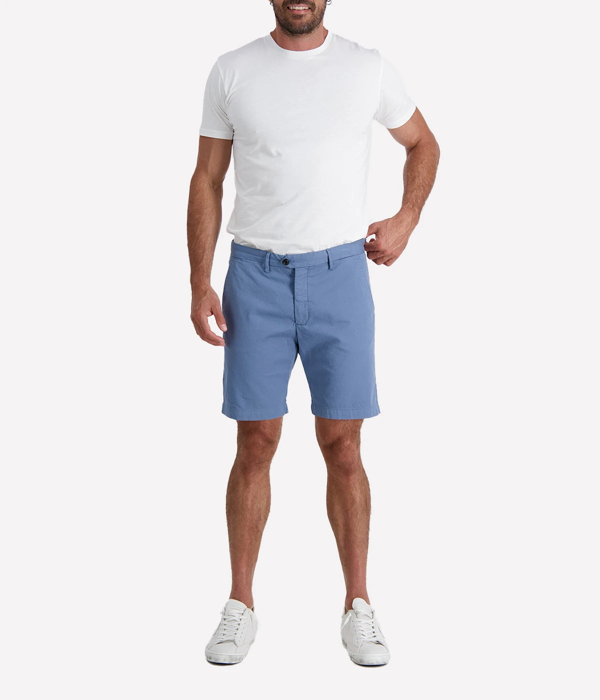 Hartford Bobby Woven Shorts in Royal Air Force, light cotton gabardine chino shorts with Italian side pockets and piped back pockets. Comfortable and classic summer style. 100% cotton. Made in Morocco.