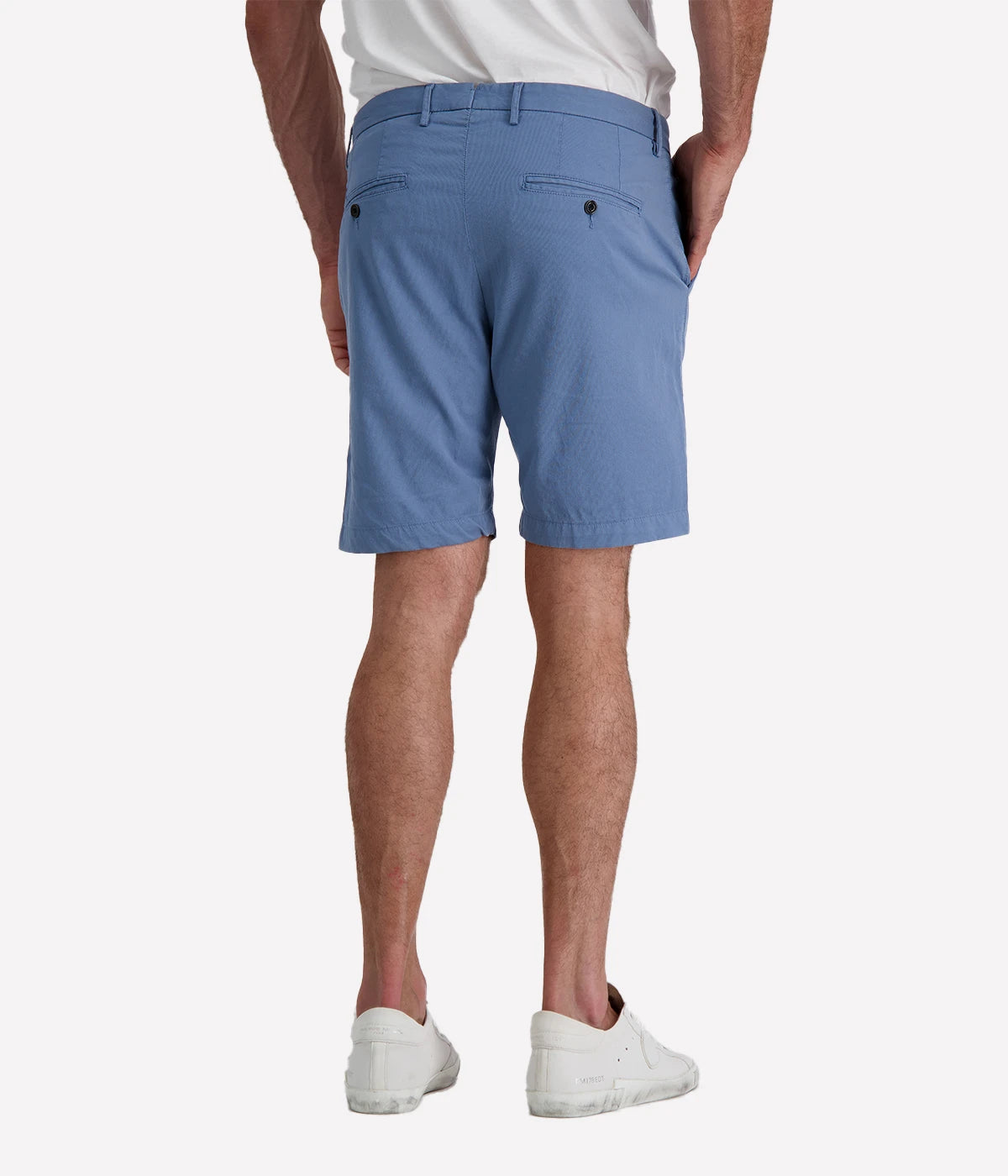 Hartford Bobby Woven Shorts in Royal Air Force, light cotton gabardine chino shorts with Italian side pockets and piped back pockets. Comfortable and classic summer style. 100% cotton. Made in Morocco.