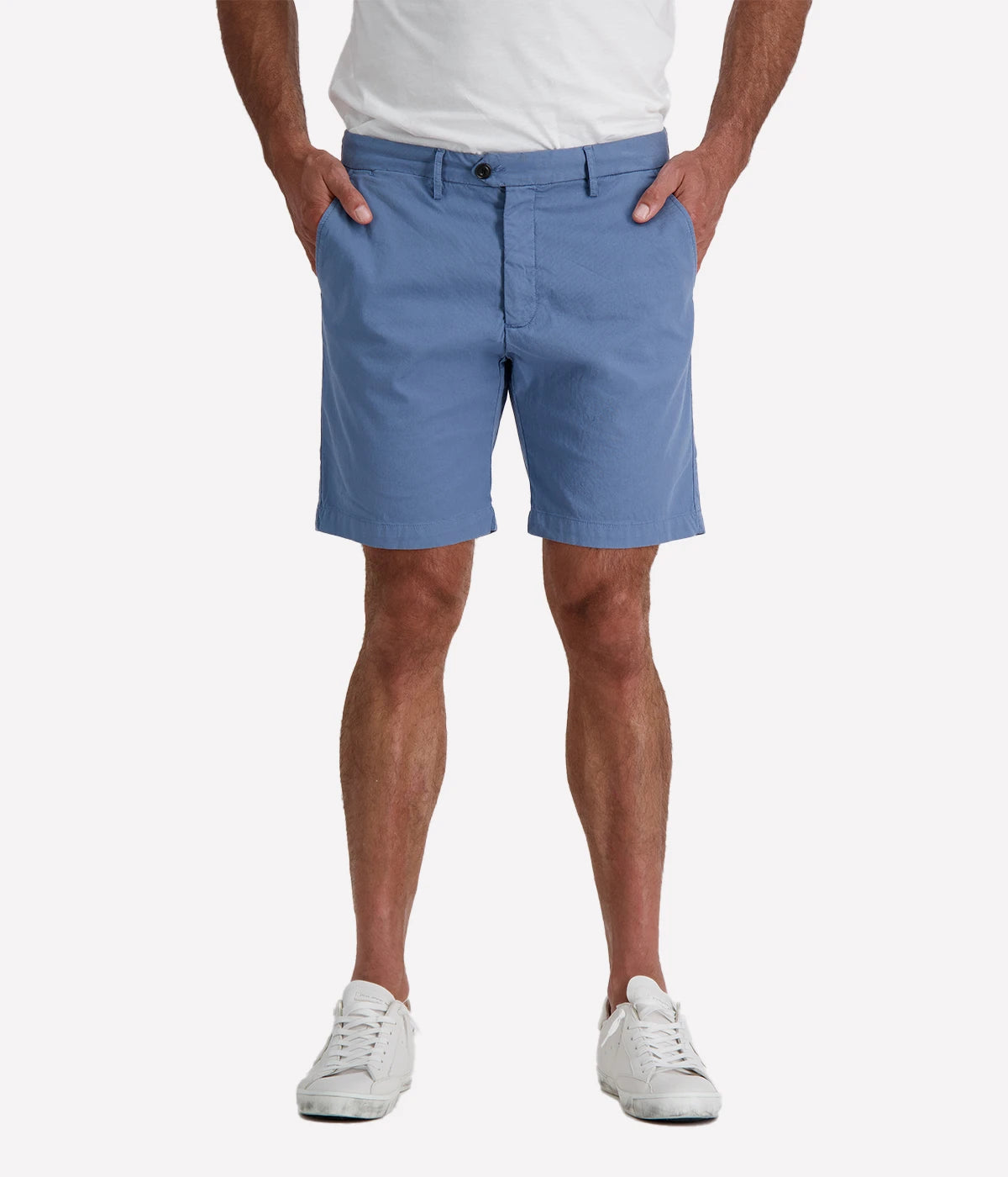 Hartford Bobby Woven Shorts in Royal Air Force, light cotton gabardine chino shorts with Italian side pockets and piped back pockets. Comfortable and classic summer style. 100% cotton. Made in Morocco.