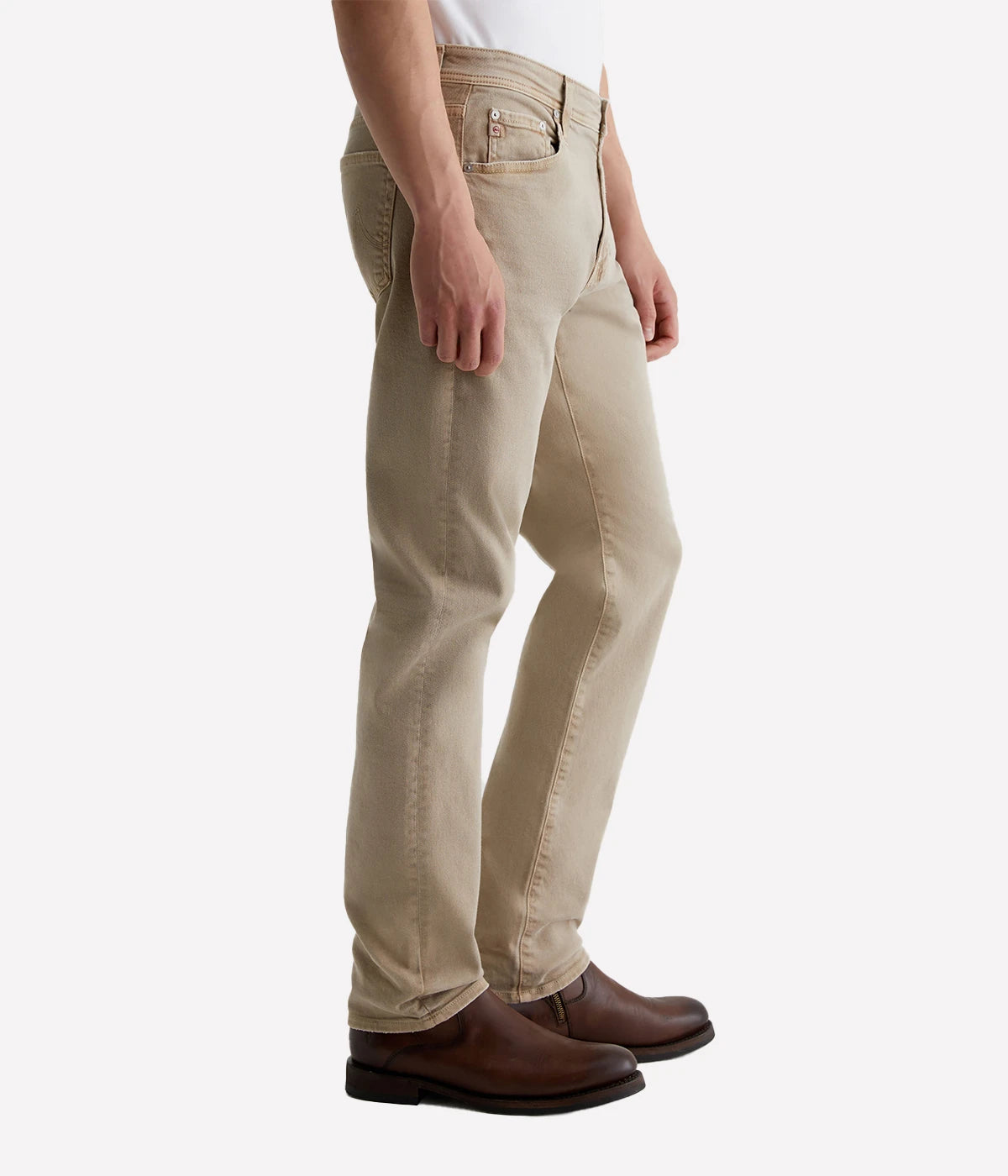 The Everett slim-straight jeans in sulfur-dyed khaki offer a relaxed fit with a tapered leg, AG-ed™ fading, and a velvety-soft feel thanks to Cloud Soft Denim™. Stretch and recovery ensure all-day comfort.