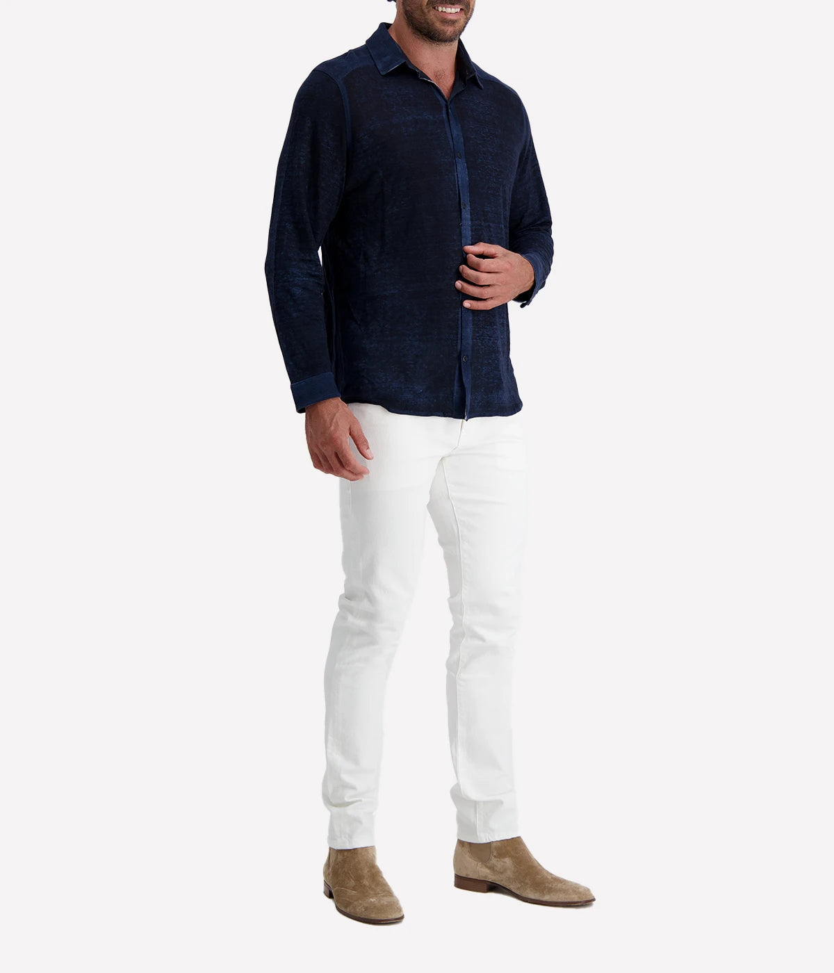 Hand-painted knitted linen shirt in deep navy by Avant Toi, featuring a lightweight feel, artisanal finish, and effortless sophistication. Made in Italy.