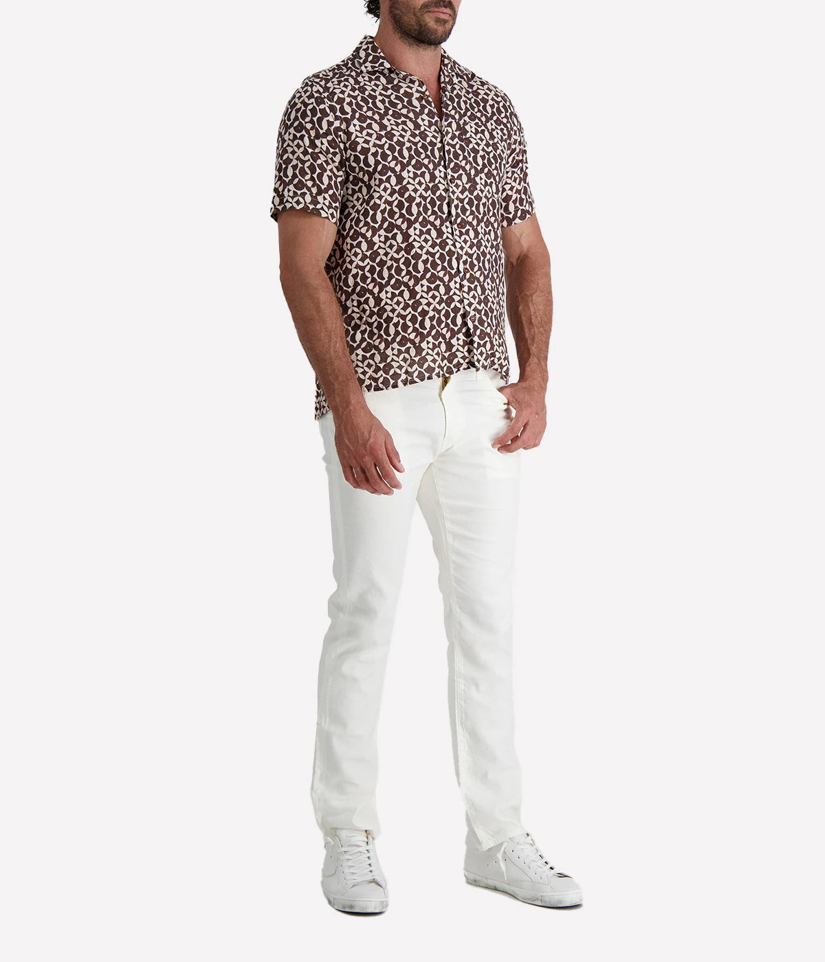 Osvaldo Trucchi short-sleeve Hawaiian shirt in breathable linen with a brown and white pattern. Features a relaxed camp collar and an easy, stylish fit for warm-weather wear.