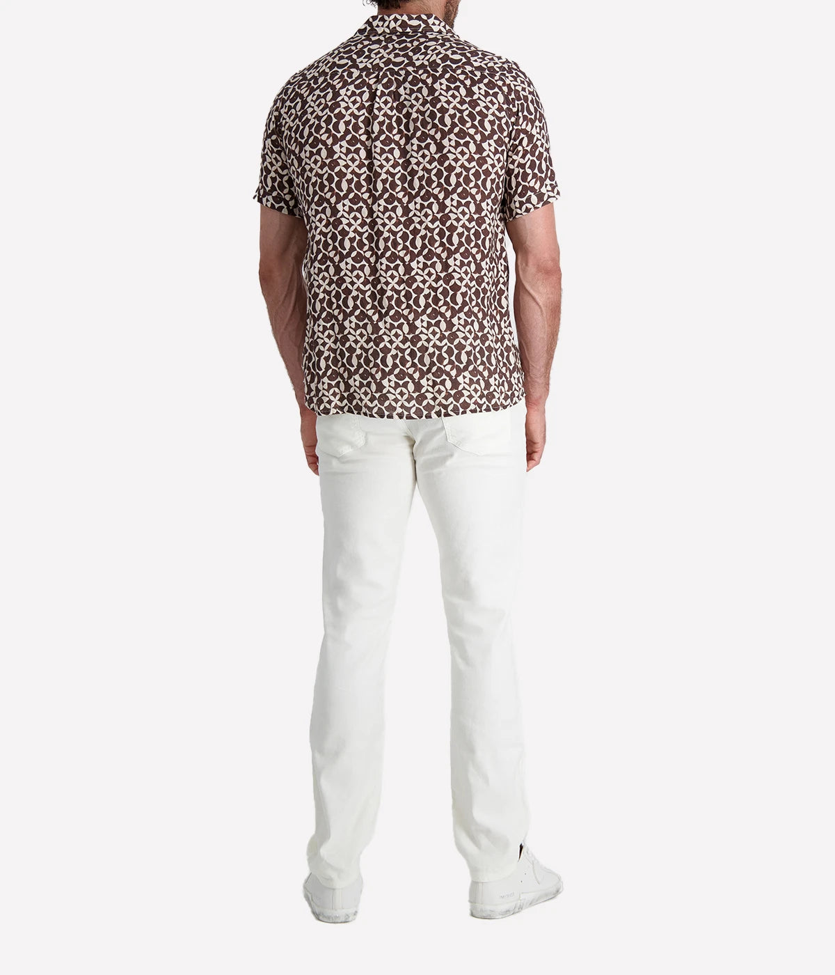 Osvaldo Trucchi short-sleeve Hawaiian shirt in breathable linen with a brown and white pattern. Features a relaxed camp collar and an easy, stylish fit for warm-weather wear.