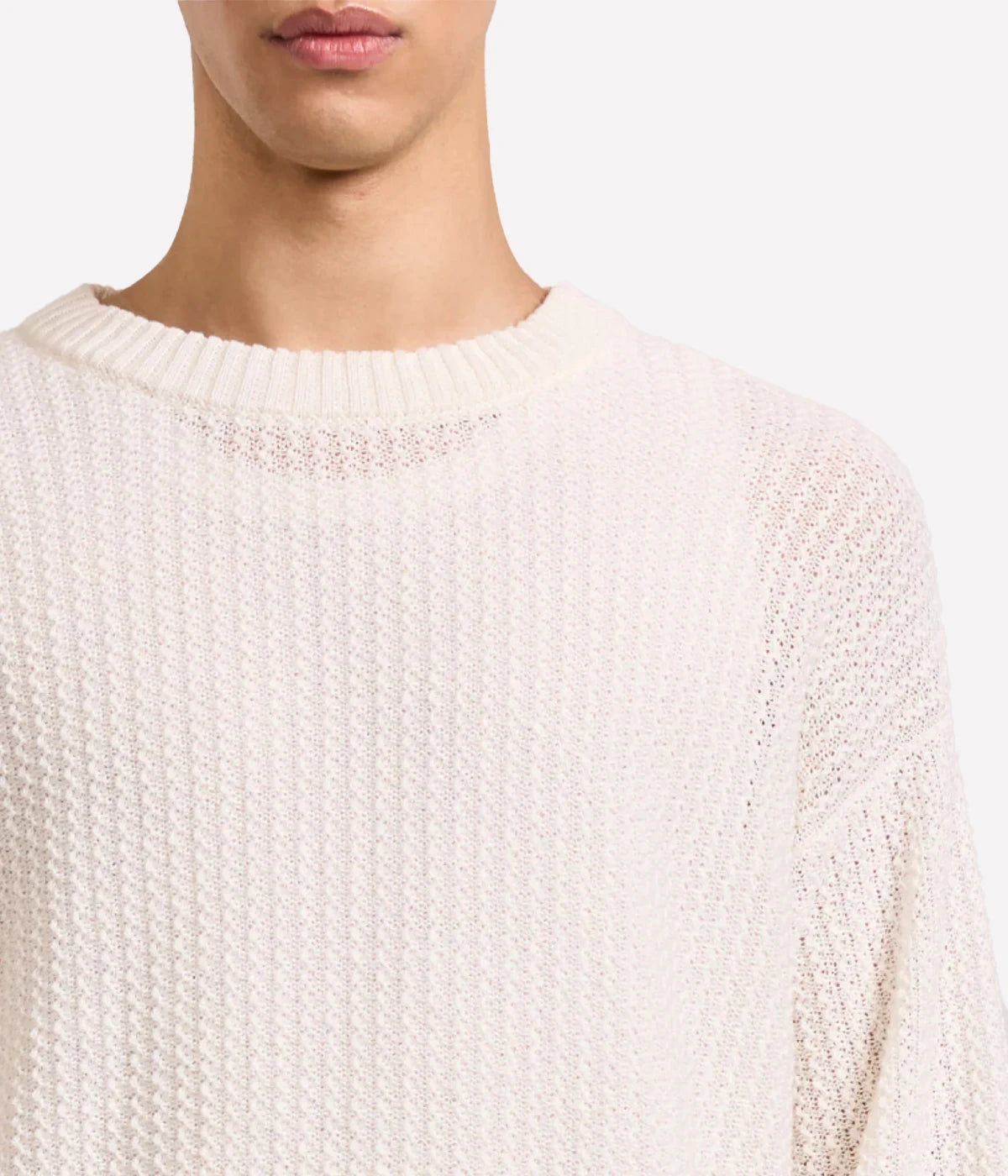 Lightweight and breathable 100% linen crew-neck sweater with a relaxed fit and dropped shoulders. Designed for year-round wear, the fabric naturally softens over time for a personalized feel.