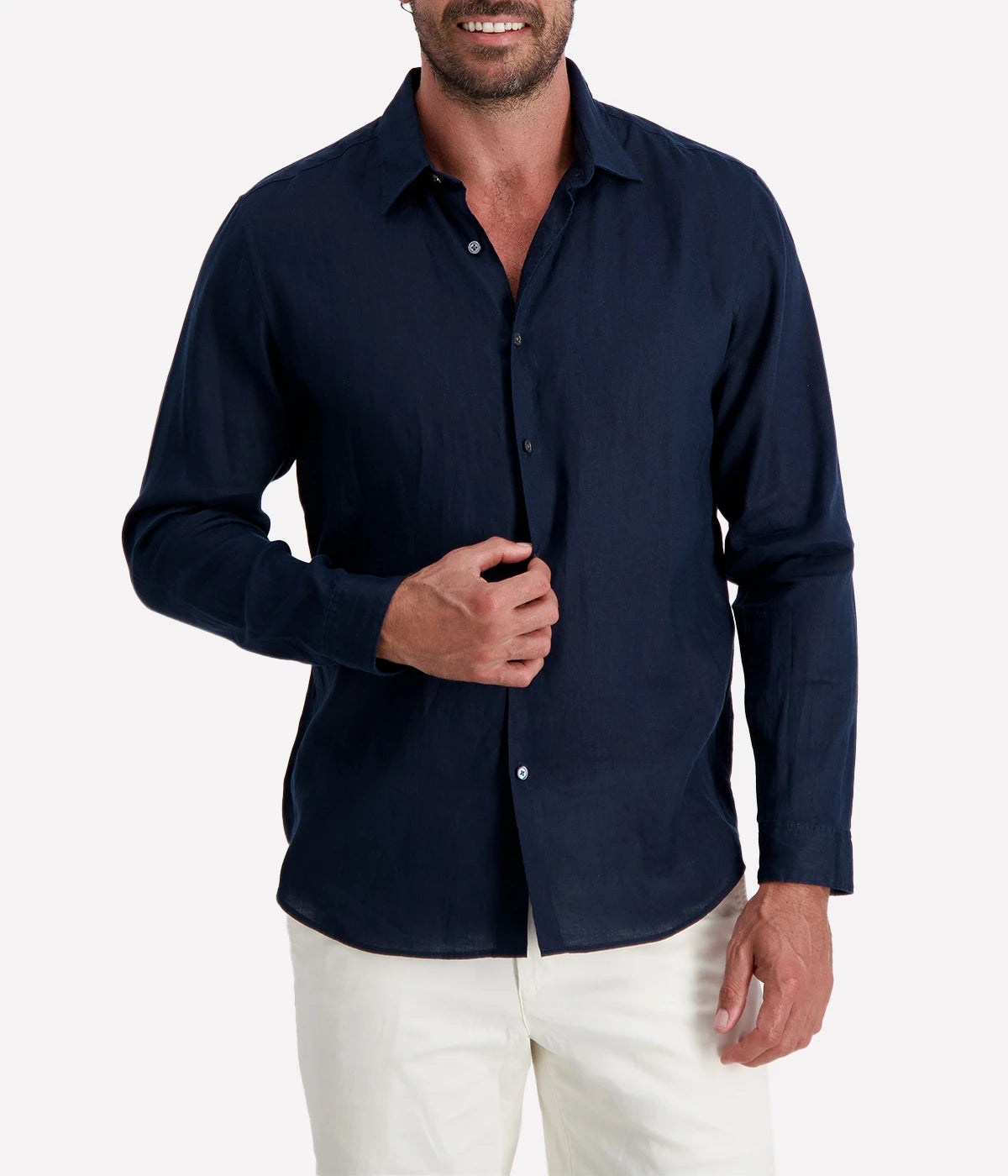 Theory Irving Relaxed Linen Shirt in Baltic navy. Classic point collar, button-front closure, and adjustable cuffs. Made from breathable, EU-grown flax linen for lightweight comfort and versatility.