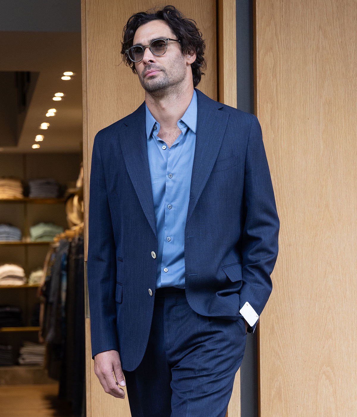 Eleventy Single Breasted Suit Jacket in Blue, crafted from lightweight linen for effortless sophistication. Made in Italy, this tailored blazer is perfect for smart-casual occasions, keeping you stylish and comfortable. Pair with chinos or denim for versatile looks.