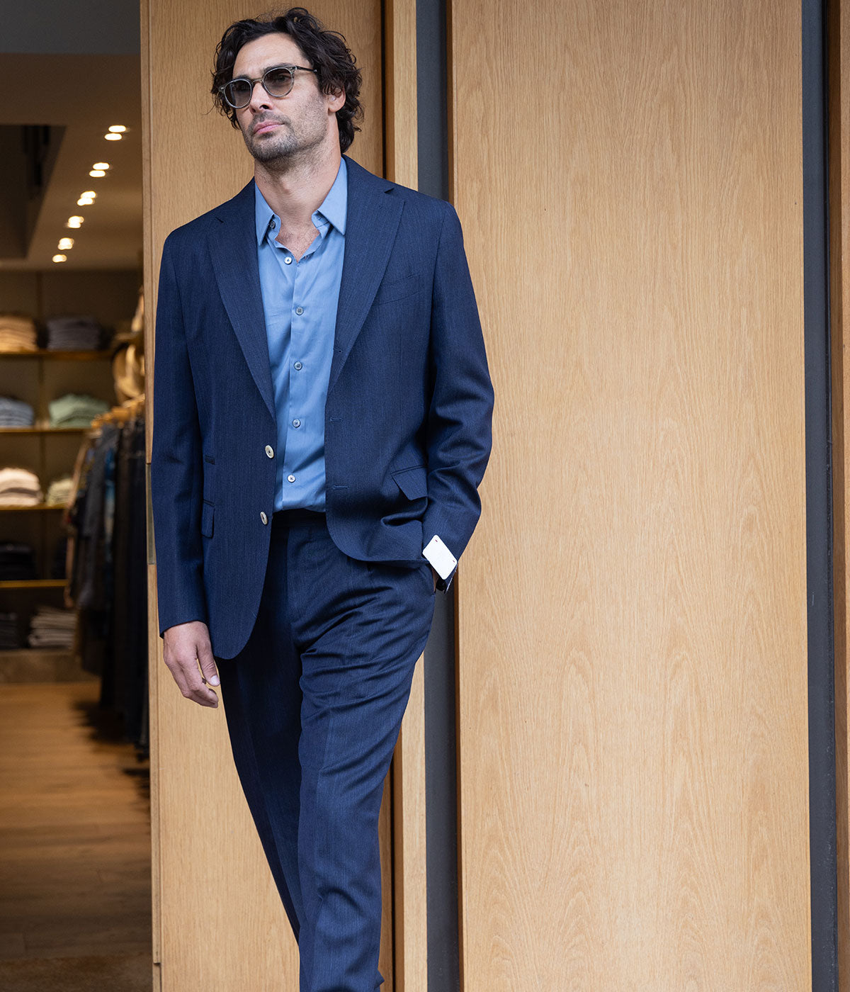 Eleventy tailored linen trousers in a lightweight, breathable fabric. Designed with a modern fit, these Italian-made pants offer effortless sophistication, perfect for summer events. Pair them with the matching blazer for a sharp look or style them with a linen shirt for a more relaxed feel.