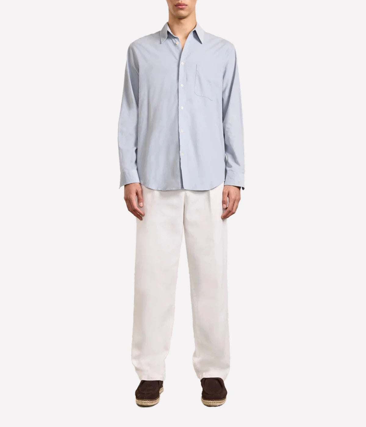 Telles relaxed fit long-sleeved shirt in soft baby corduroy, featuring a classic collar, chest pocket, box pleat, and branded imitation mother-of-pearl buttons. Lightweight and breathable for comfort.