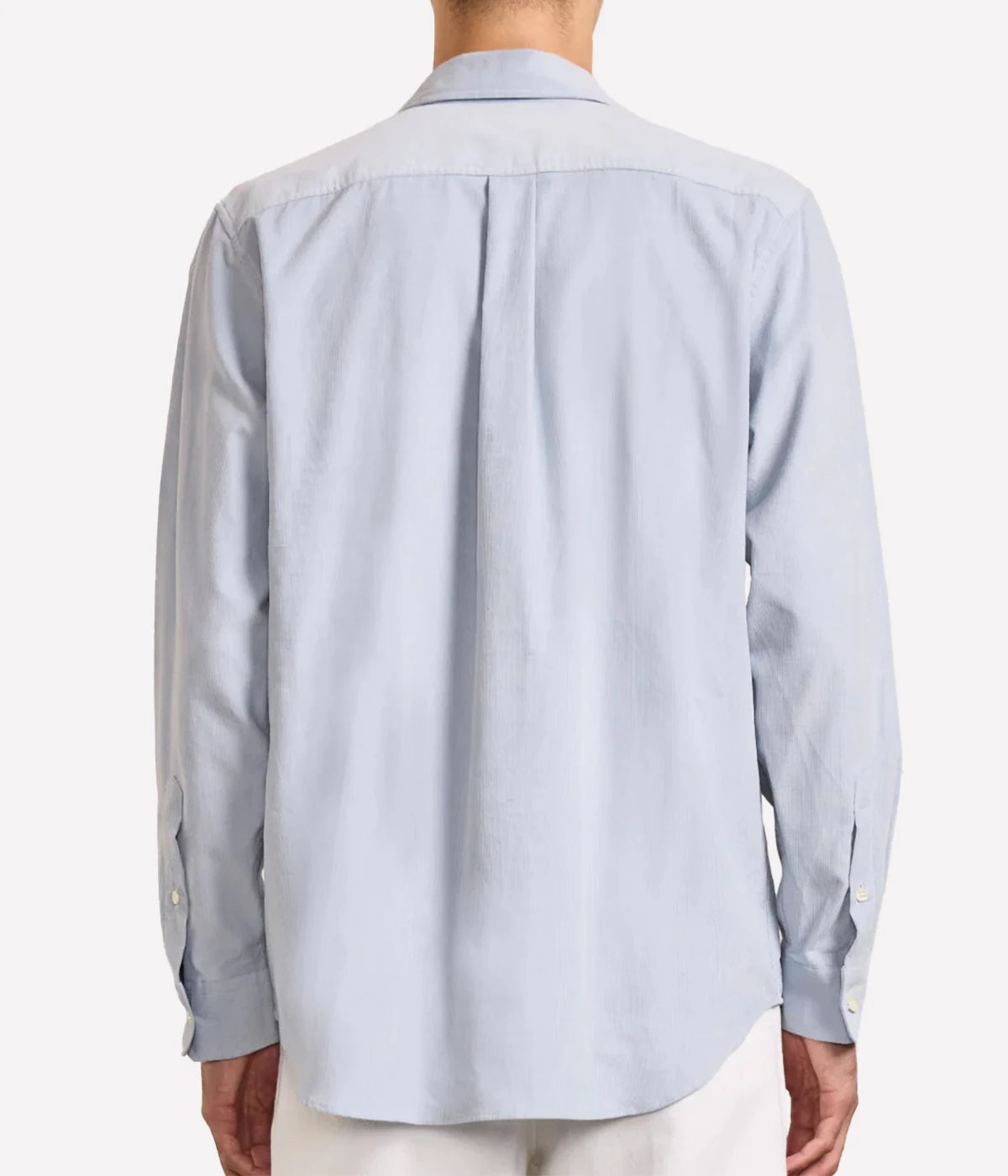 Telles relaxed fit long-sleeved shirt in soft baby corduroy, featuring a classic collar, chest pocket, box pleat, and branded imitation mother-of-pearl buttons. Lightweight and breathable for comfort.