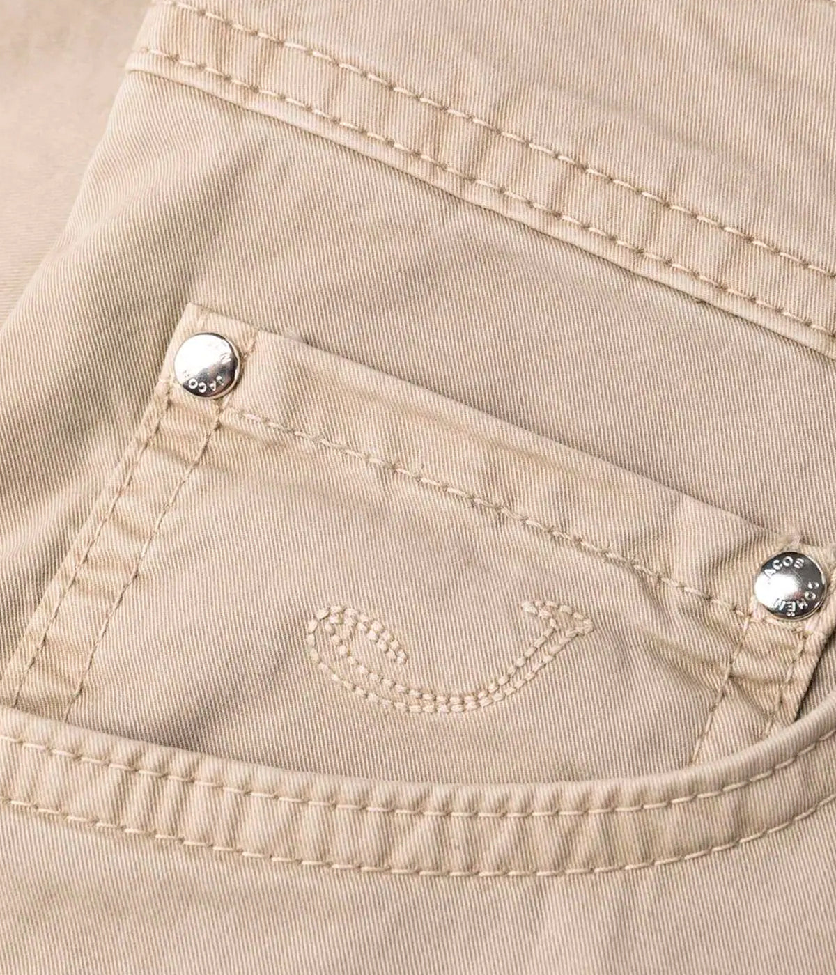 Close-up of Jacob Cohen Nick 5-Pocket Jeans showing the suede logo patch, branded button, and detailed stitching on premium stretch denim.